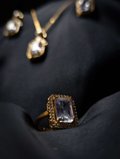 Sophisticated Rectangular Diamond-Style Gold Jewelry Set – Necklace & Earrings